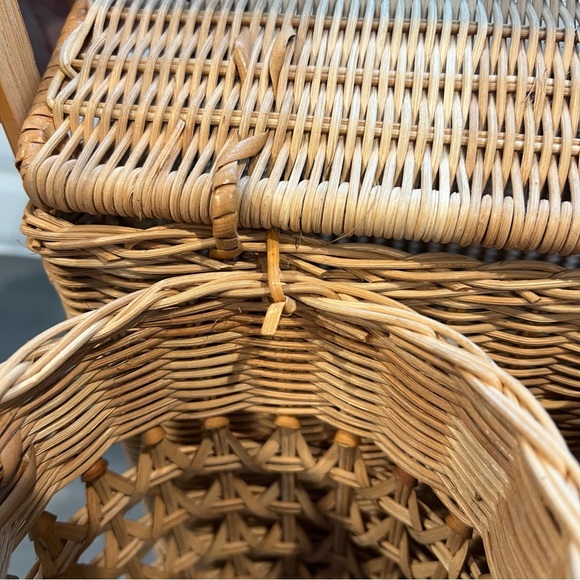 Vintage MCM Wicker Picnic Basket With Beverage Wine bottle holder - Picture 12 of 16